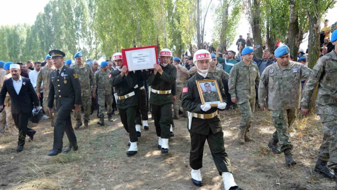 Şehit Piyade Sözleşmeli Er Abakay memleketi Muş'ta toprağa verildi