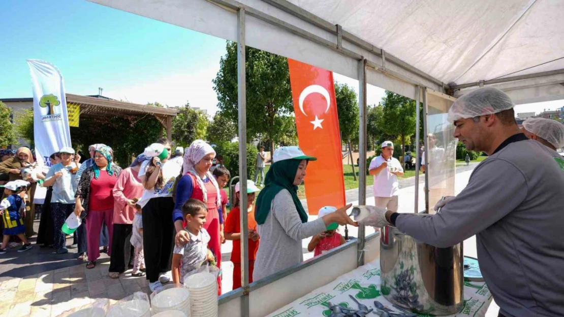 Şehitkamil Belediyesinden aşure ikramı