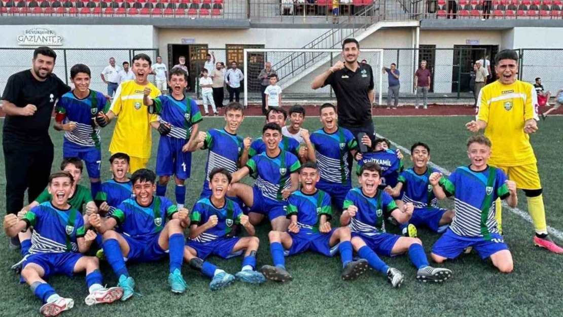 Şehitkamil U13 Futbol Takımı 'namağlup şampiyon'