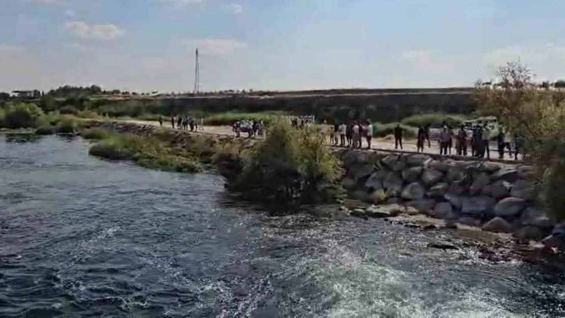 Serinlemek için Fırat Nehri'ne giren çocuğun cenazesi çıkarıldı