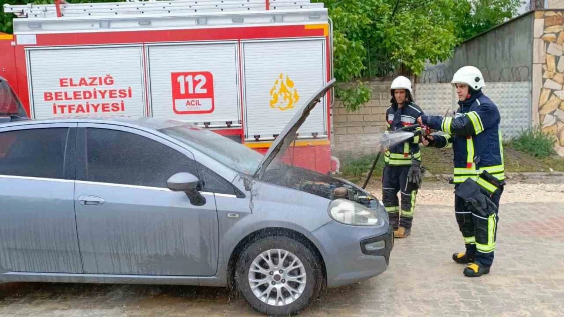 Seyir halindeki araç alev aldı