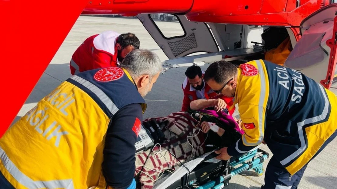 Şırnak'taki hasta ambulans helikopterle Van'a getirildi