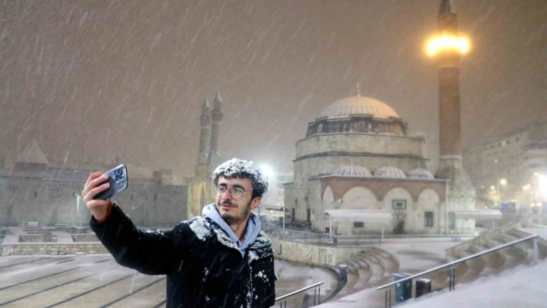 Sivas baharı beklerken kışı yaşadı, ortaya kartpostallık görüntüler çıktı