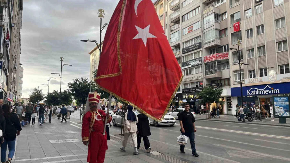 Sivas caddelerinde bir yeniçeri, Avrupa'ya böyle tepki gösterdi