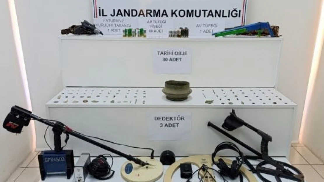 Sivas'ta jandarma operasyonu, 12 kişi gözaltına alındı