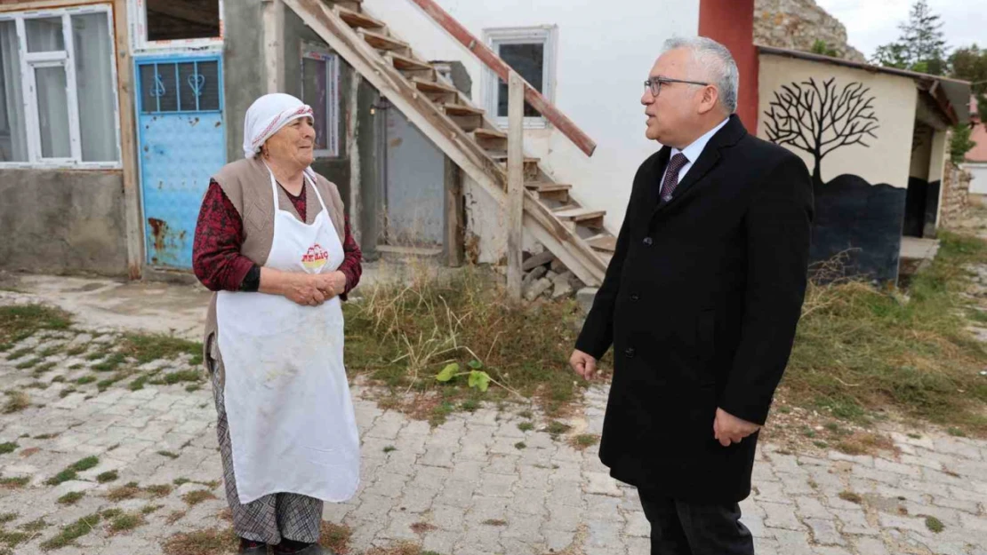 Sivas'ta meydana gelen iki ayrı depremde 12 ev hafif hasar gördü