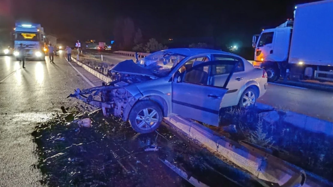 Sivas'ta otomobiller kafa kafaya çarpıştı: 1 ölü 2 yaralı