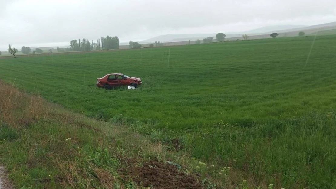 Sivas'ta trafik kazası, 1'i çocuk 2 ölü, 5 yaralı