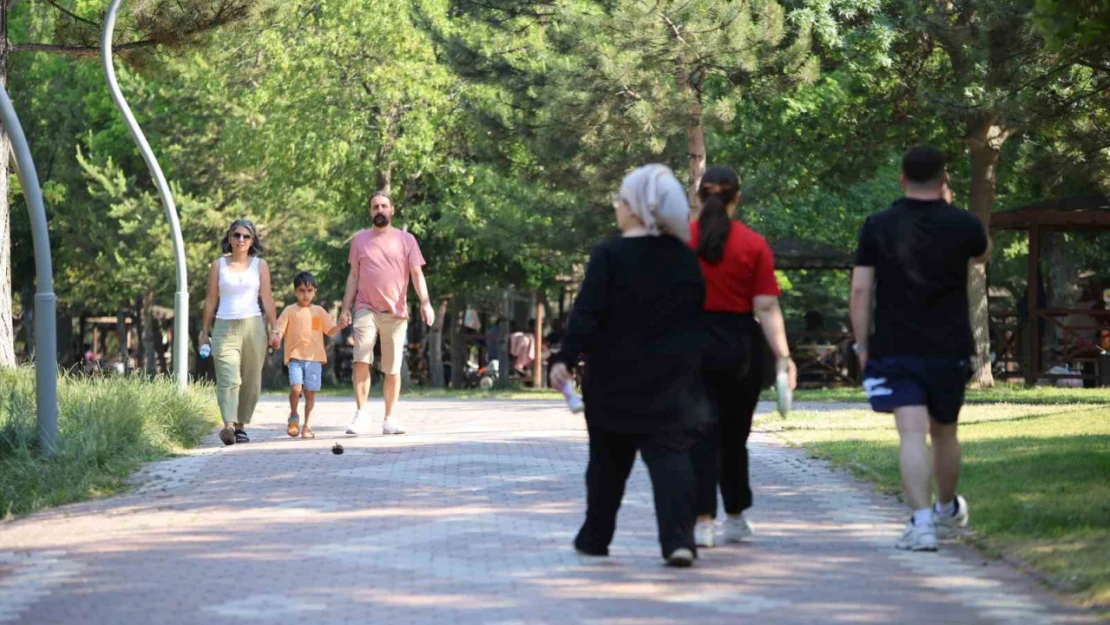 Sivaslıların uğrak mekânı bayramda da doldu taştı