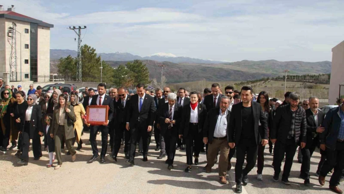 Suşehri Belediyesi'nde devir teslim töreni