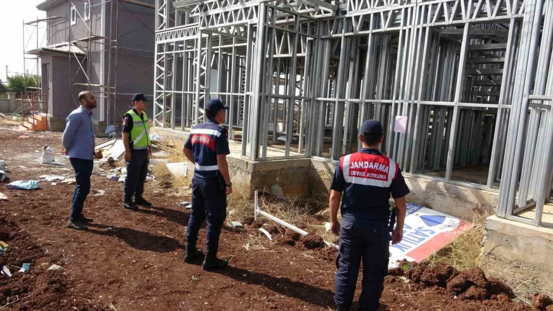 Tarım arazilerine yapılan bağ evlerinin inşaatı mühürlendi