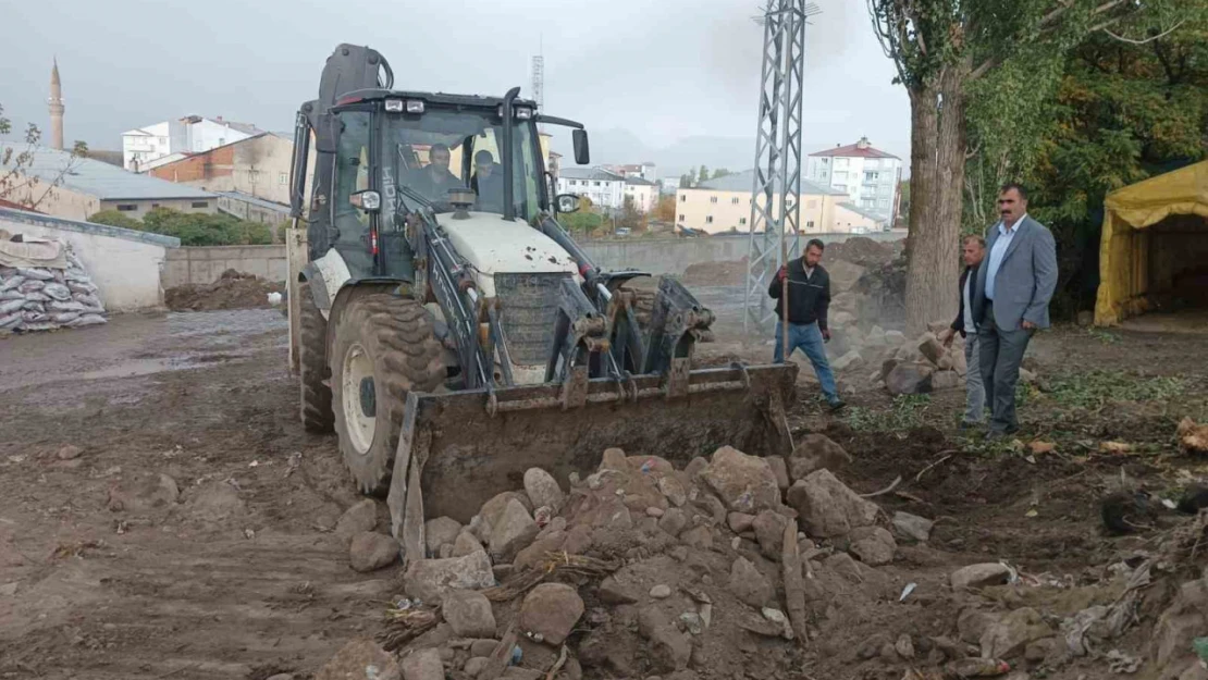 Taşlıçay'da sokak ve yol genişletme çalışmaları başladı