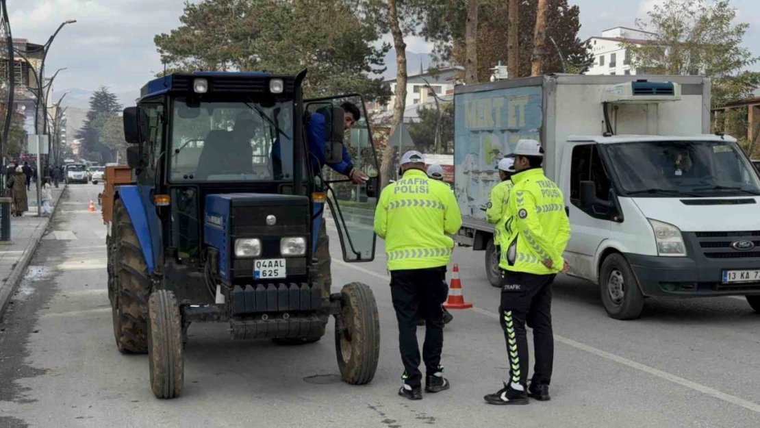 Tatvan'da kış lastiği denetimi yapıldı