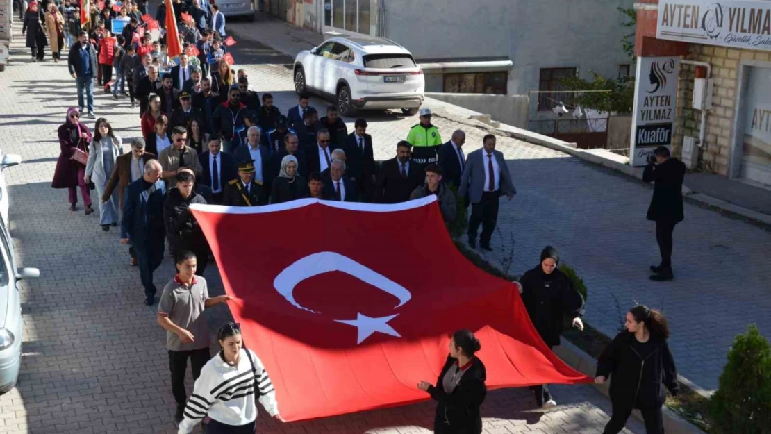 Tercan'da Cumhuriyet Yürüyüşü yapıldı