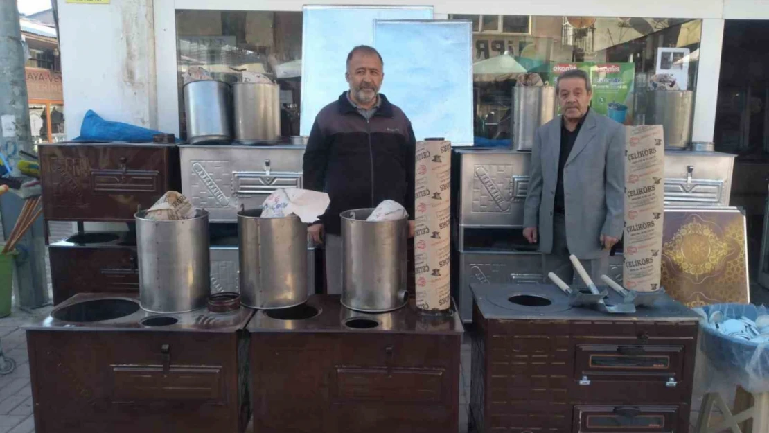 Tercan'da havalar soğudu sobalar satışa çıkarıldı