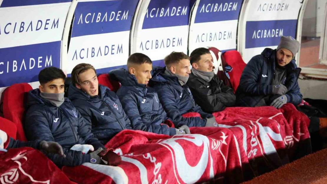 Trabzonlu futbolcular battaniyelere sarıldı