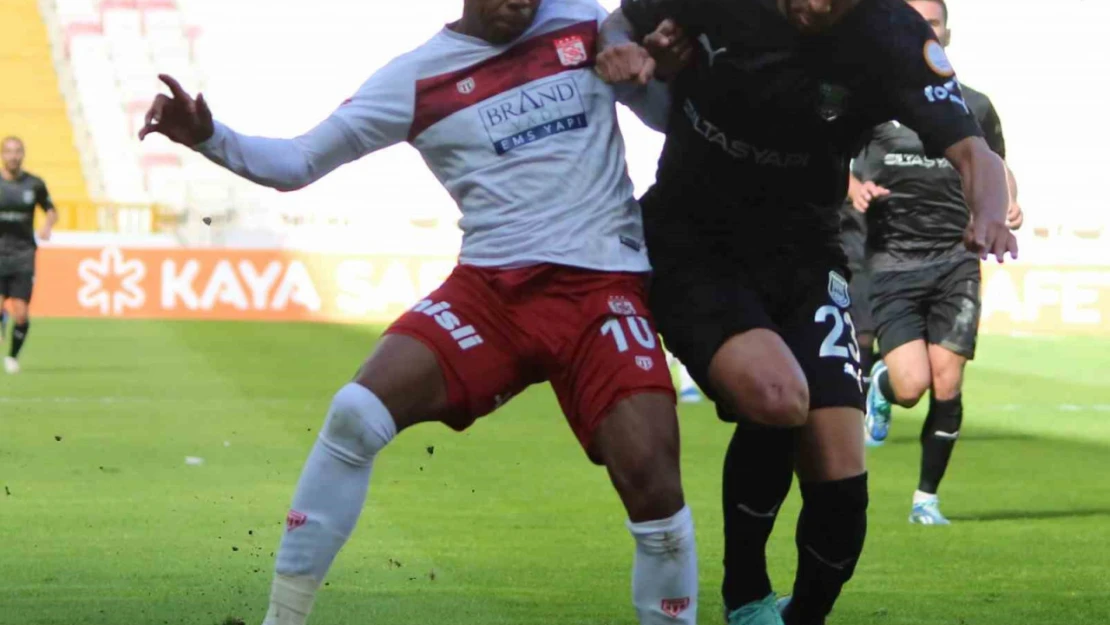 Trendyol Süper Lig: E.Y Sivasspor: 1 - Pendikspor: 1 (İlk yarı)