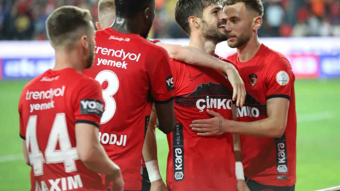 Trendyol Süper Lig: Gaziantep FK: 2 - Kasımpaşa: 0 (İlk yarı)