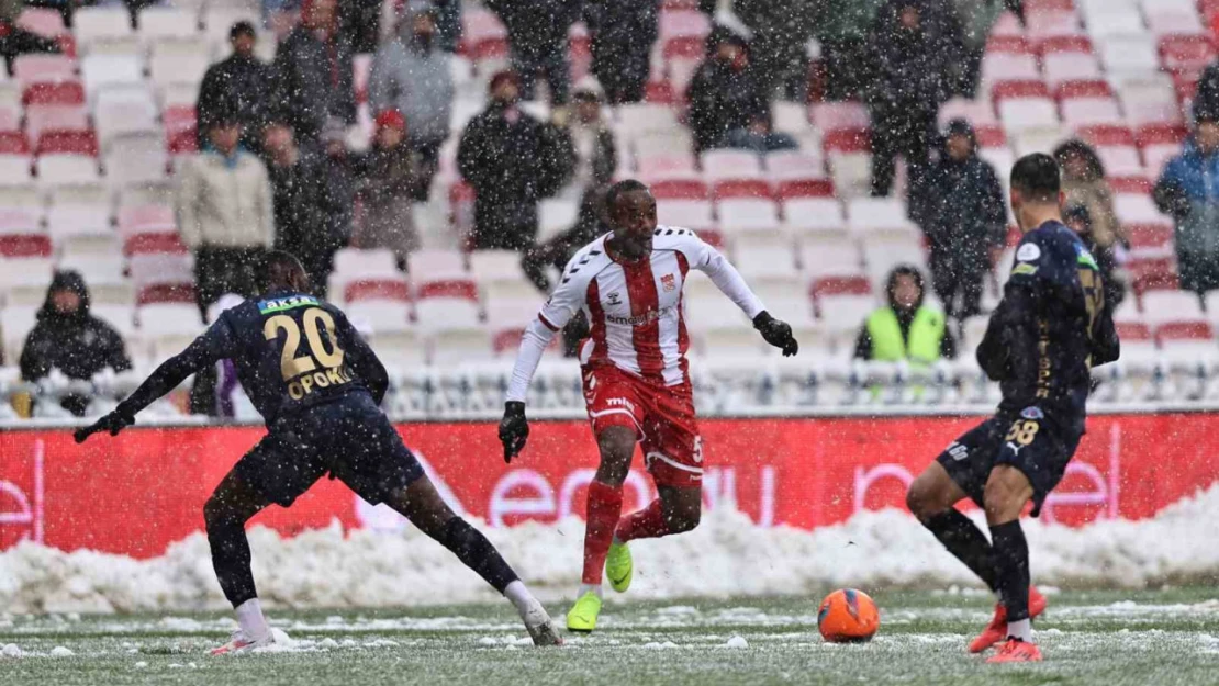 Trendyol Süper Lig: NG Sivasspor: 0 - Kasımpaşa: 0 (İlk yarı)