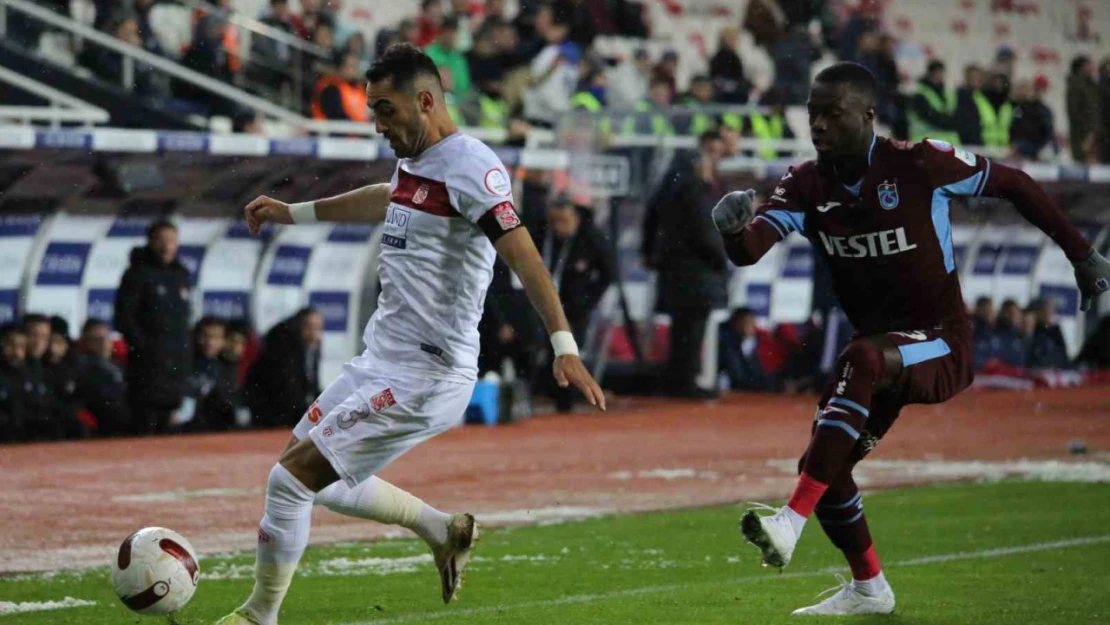 Trendyol Süper Lig: Sivasspor: 1 - Trabzonspor: 0 (Maç devam ediyor)