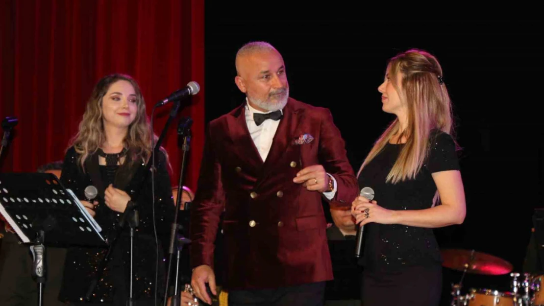 TSK Armoni Mızıkası Erzincan'da konser verdi