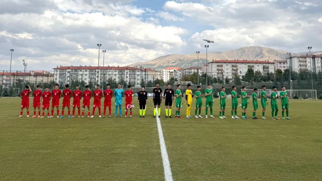 Türk Devletleri futbolcuları Erzurum'un zirvesinde buluştu