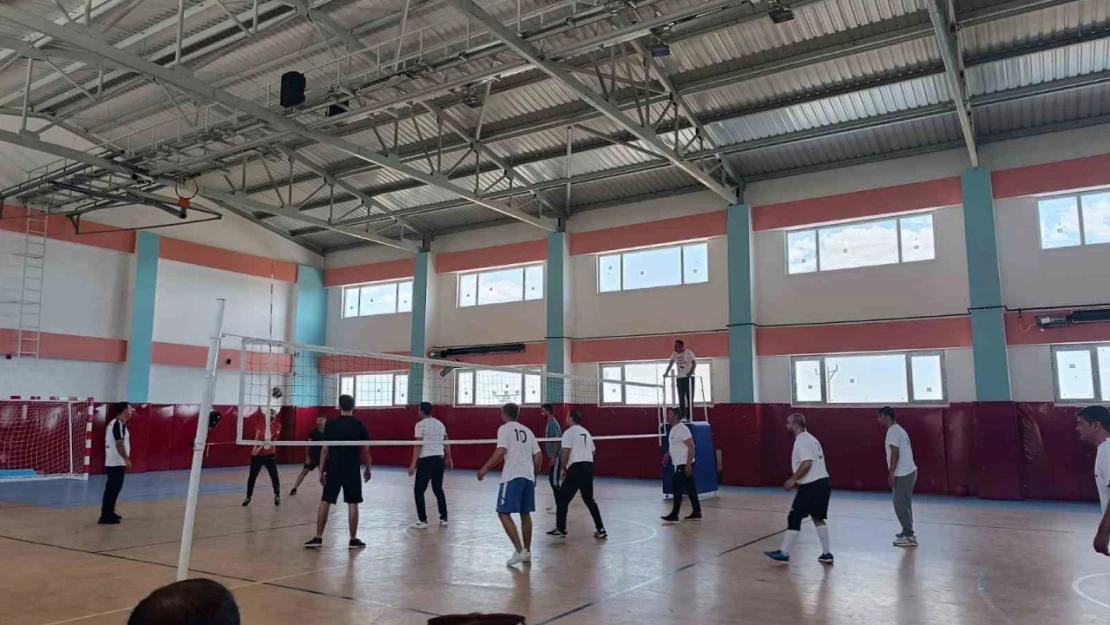 Tut ilçesinde voleybol turnuvası düzenlendi