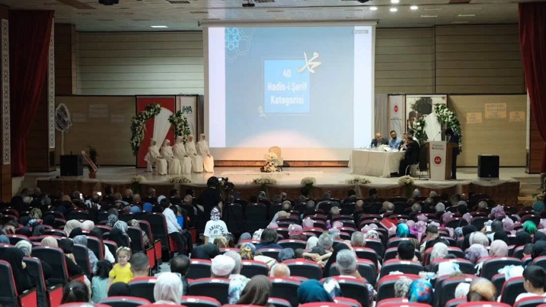 Üç ayrı kategoride ezbere Hadis-İ Şerif Metin ve Mana Okuma Yarışması düzenlendi