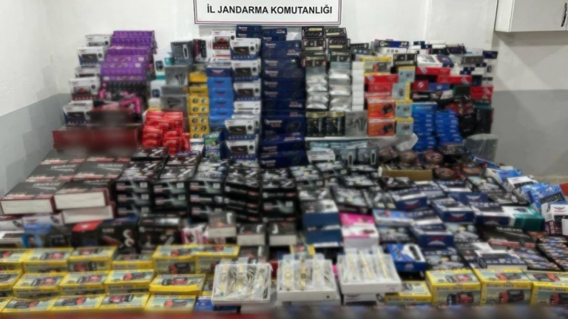 Ülkeye kaçak getirilen yüklü miktarda malzeme ele geçirildi