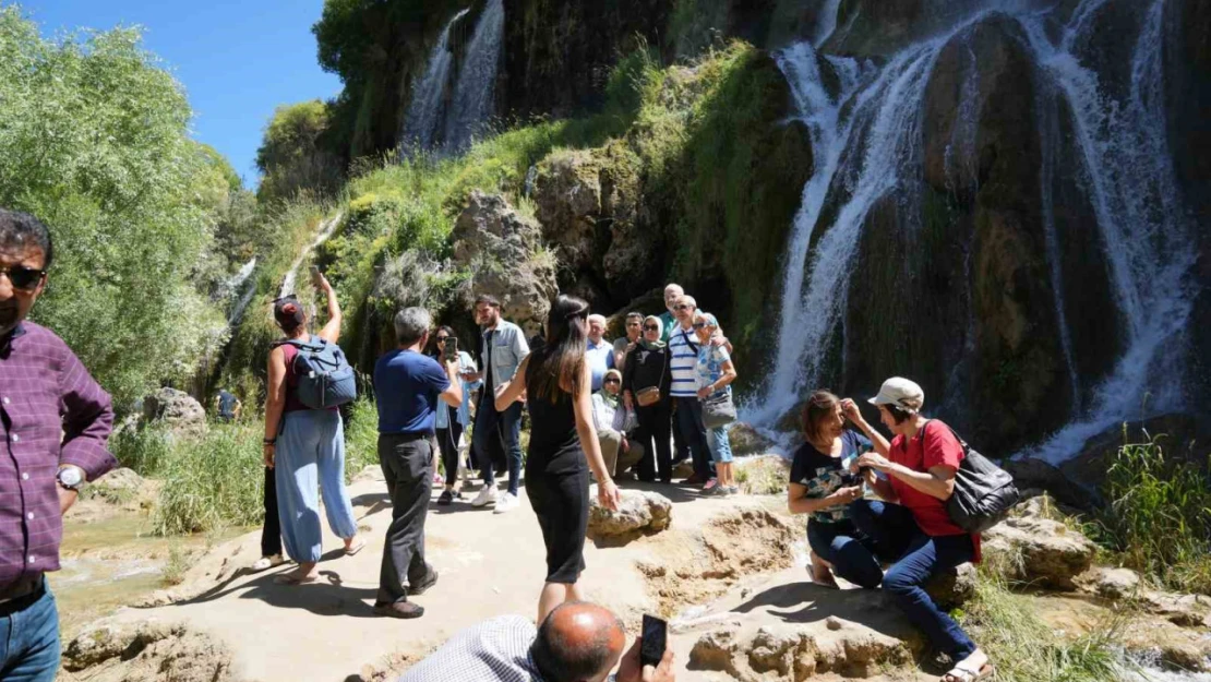 Üniversite öğrencilerinin gelmesiyle Girlevik Şelalesinde yoğunluk oluştu