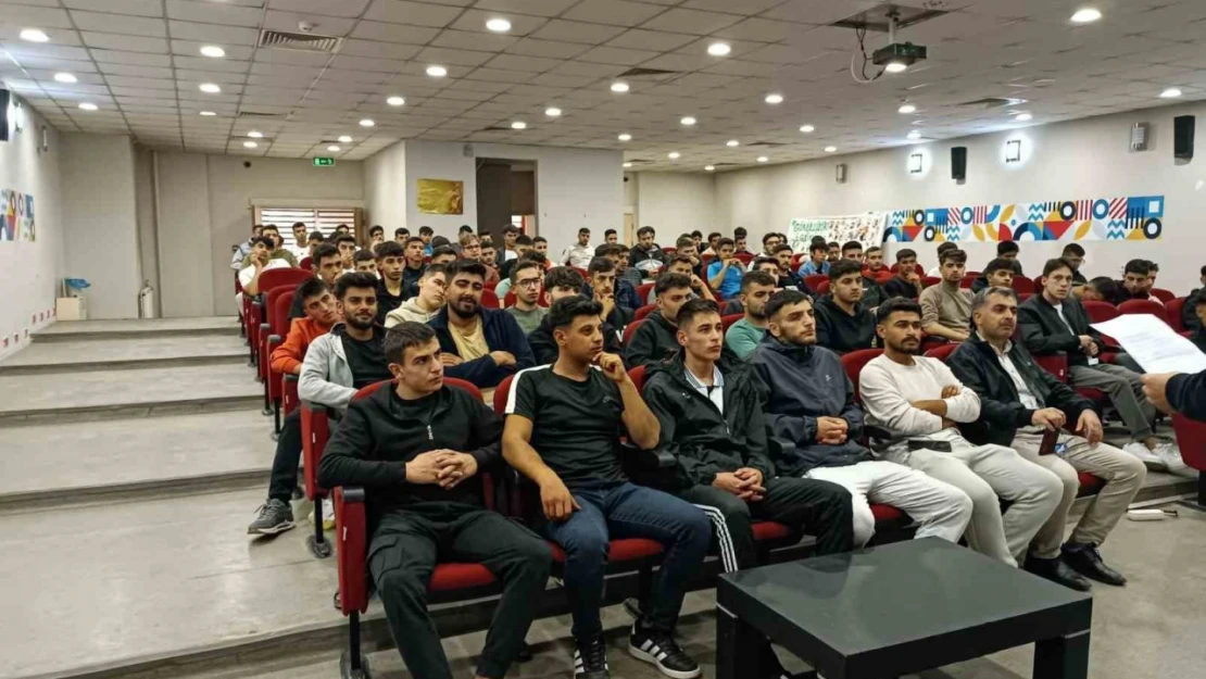 Üniversite yurdunda  'Üniversite ve Yurt Yaşamına Uyum' semineri düzenlendi