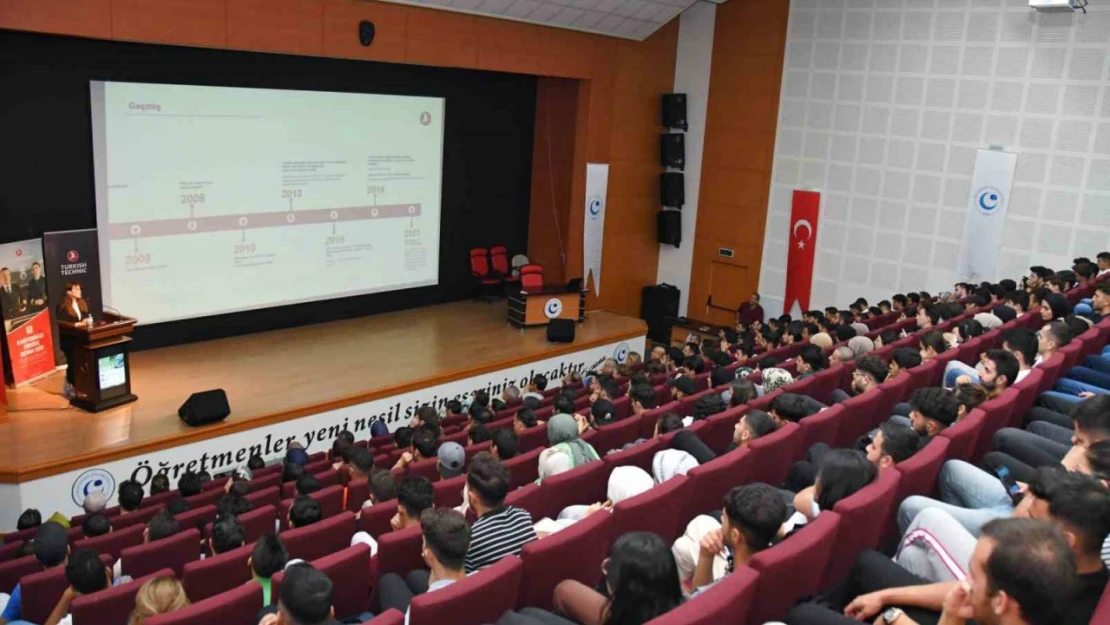 Üniversitede 'Uçuş ve Ötesi' başlıklı söyleşi programı düzenlendi