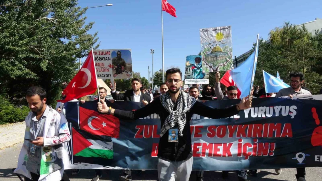 Üniversiteli gençler Erzurum'da Filistin'e destek için yürüdü