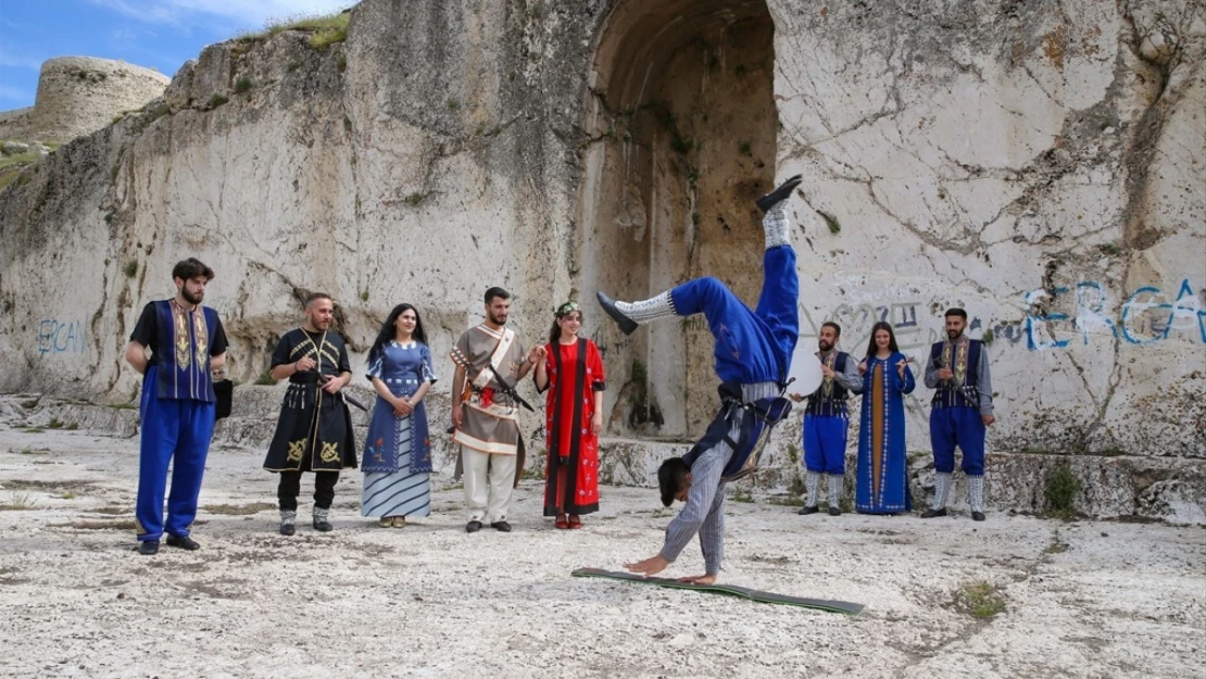 Urartuların kalesinde Urartu konulu oyun sahnelendi