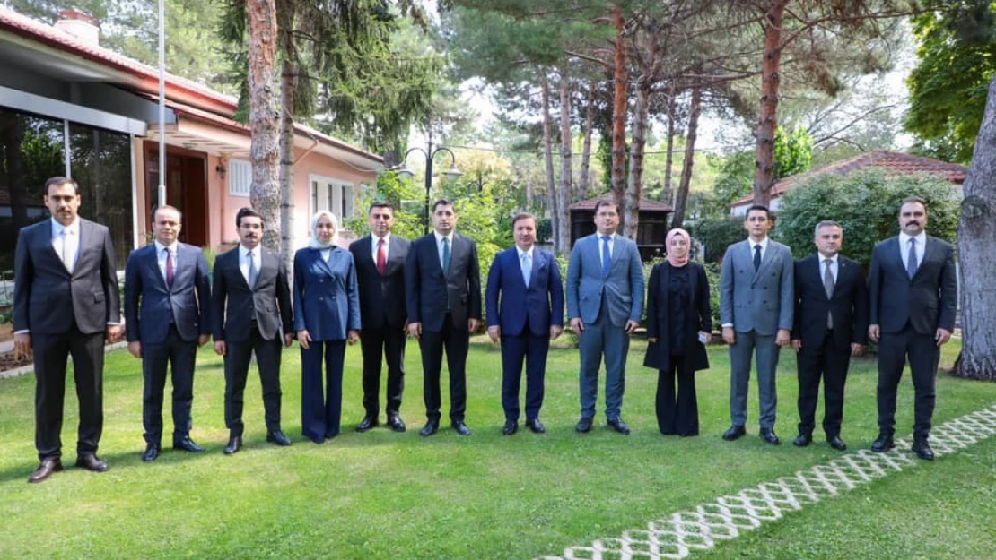 Vali Aydoğdu, vali yardımcıları ve ilçe kaymakamlarıyla toplantı yaptı