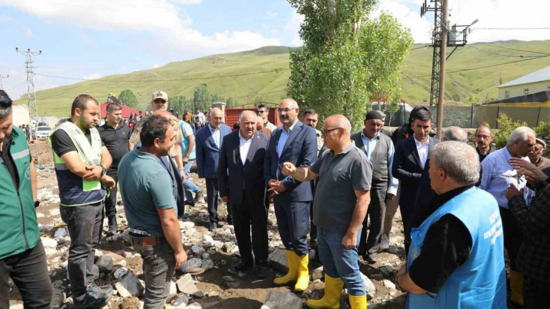 Vali Koç, sel felaketinin yaşandığı köylerde incelemelerde bulundu