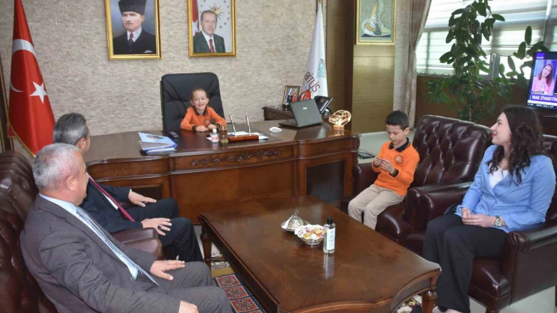 Vali koltuğuna oturan öğrenciler park istedi