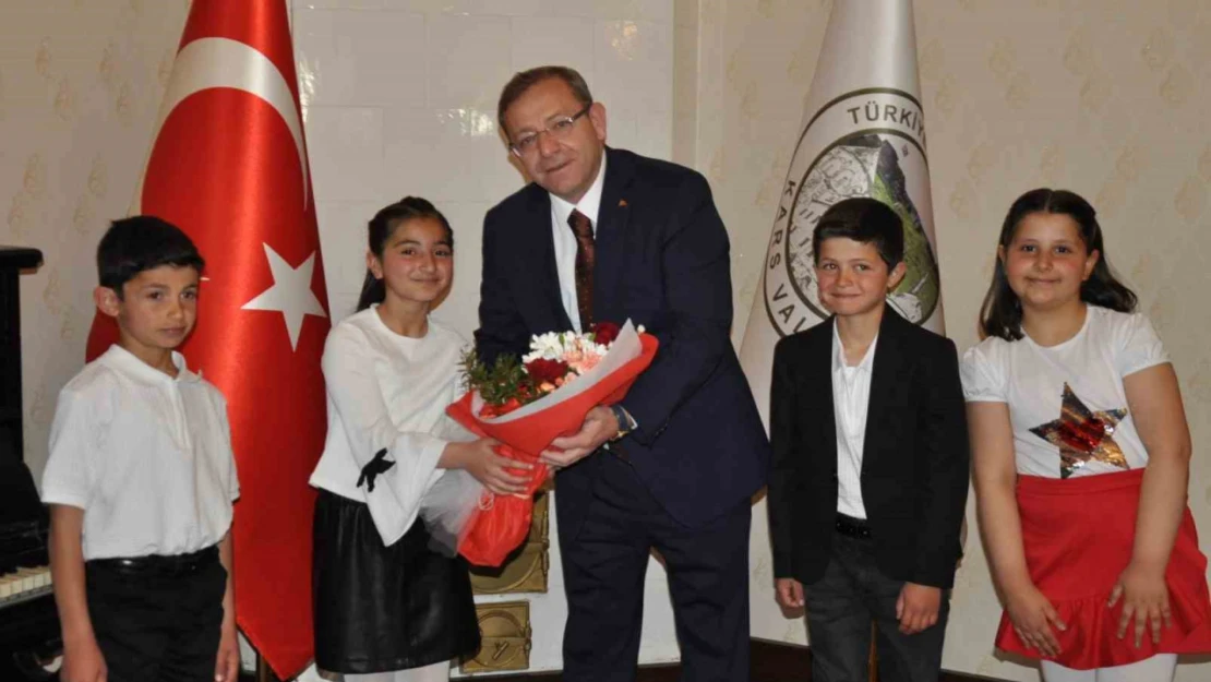 Vali koltuğuna oturdu, okunla park istedi