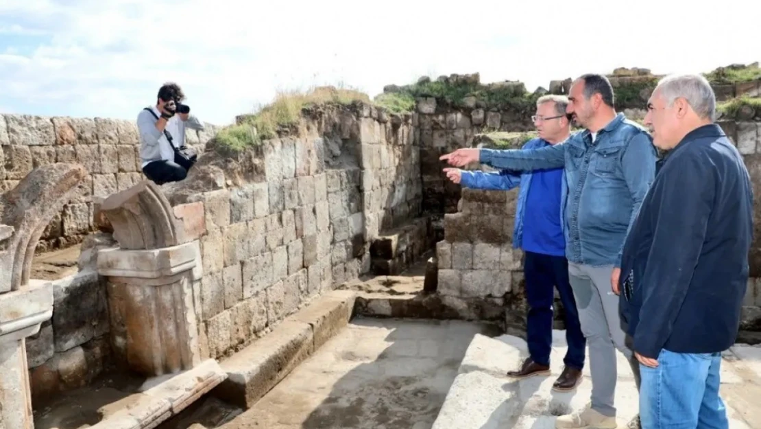 Vali Polat, Ani Ören Yeri'nde incelemelerde bulundu