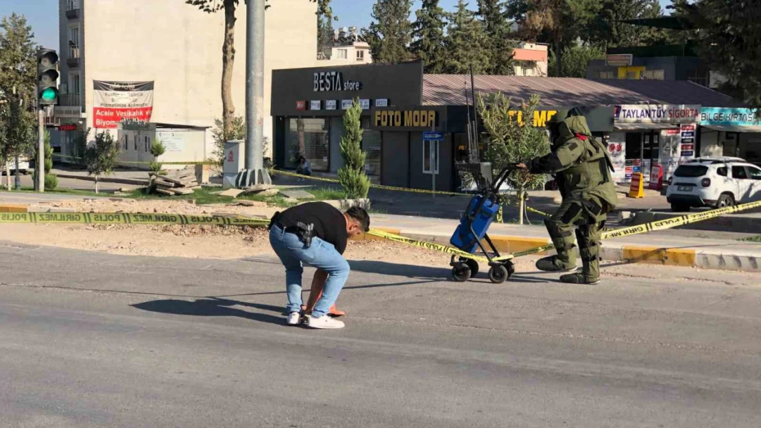 Valilik karşısında şüpheli paket paniği