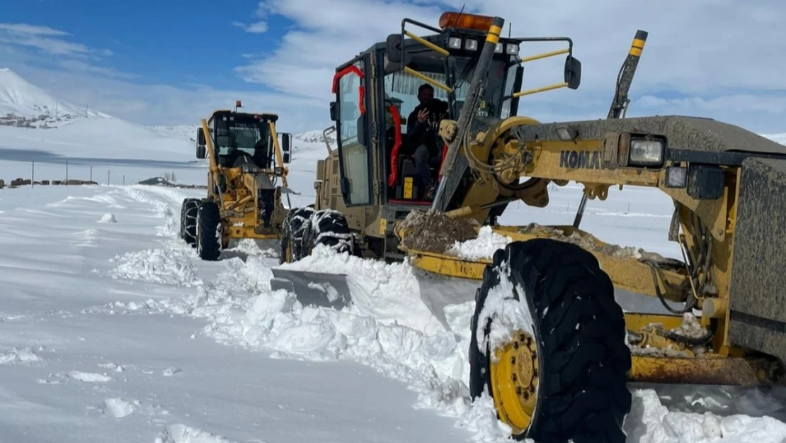 Van'da 129 yerleşim yerinin yolu ulaşıma kapandı