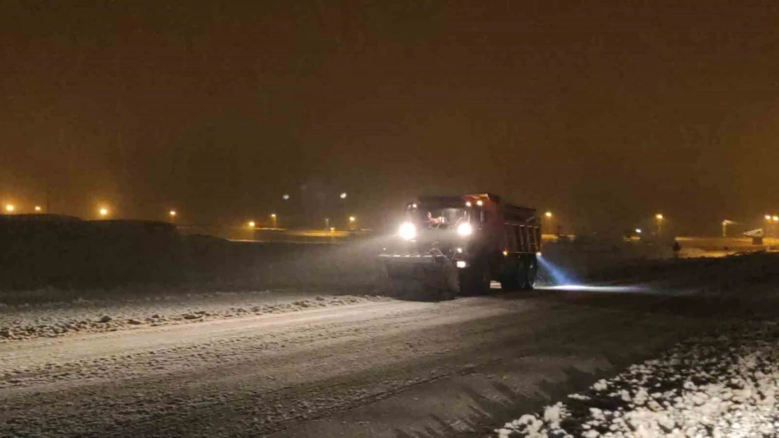 Van'da 53 yerleşim yerinin yolu ulaşıma kapandı