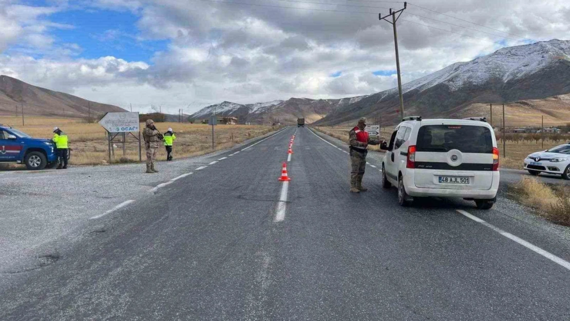 Van'da çeşitli suçlardan 14 kişi tutuklandı