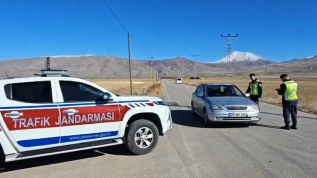 Van'da jandarma ekiplerinin trafik denetimleri