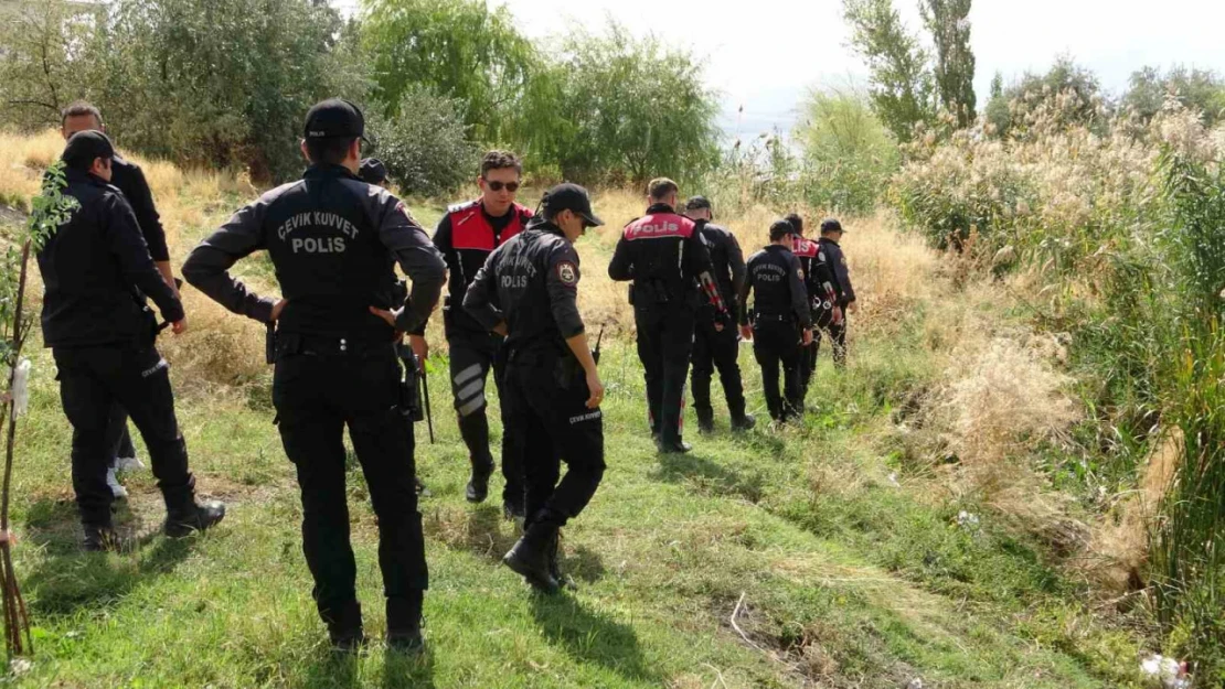 Van'da kayıp öğrenci Rojin için geniş kapsamlı arama: Ekipler her yerde iz sürüyor