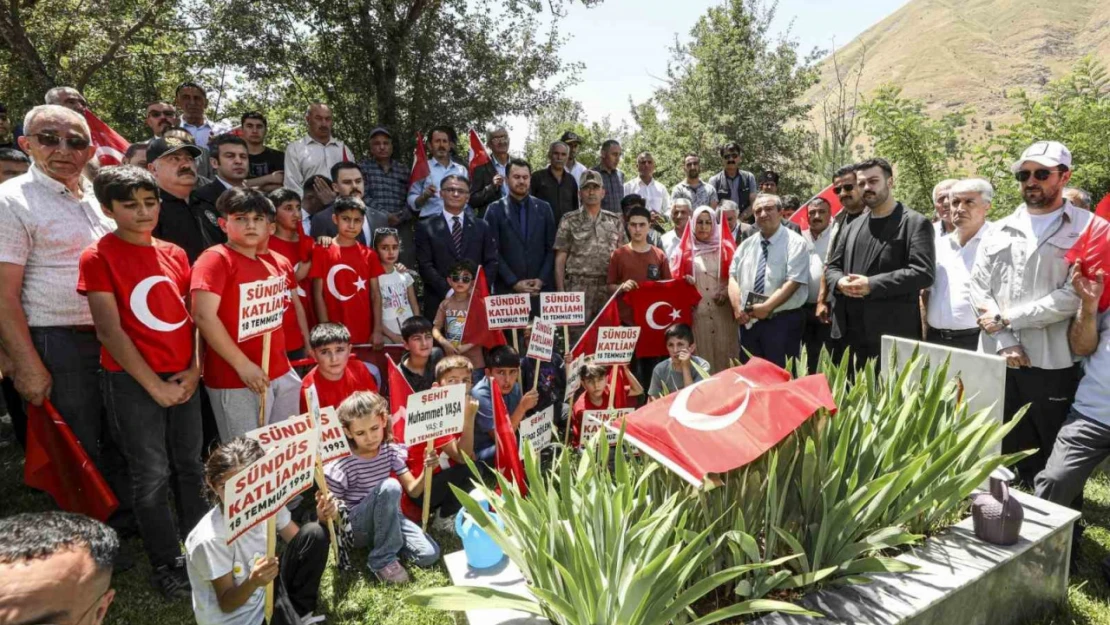 Van'da Sündüz Yaylası'nda şehit edilen 24 kişi mezarları başında anıldı