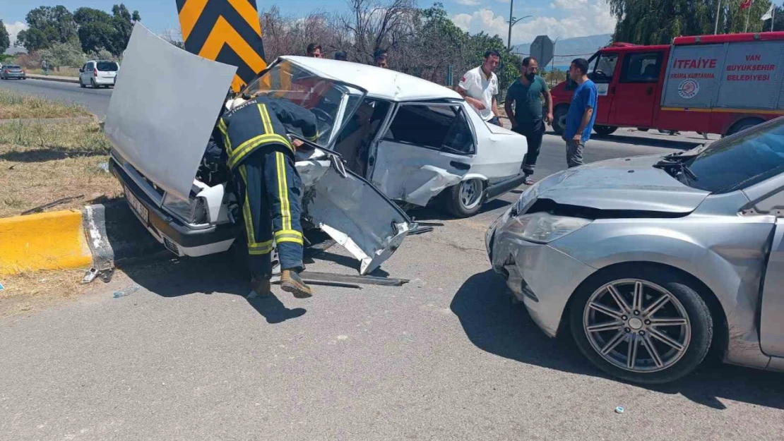 Van'da trafik kazası: 14 yaralı