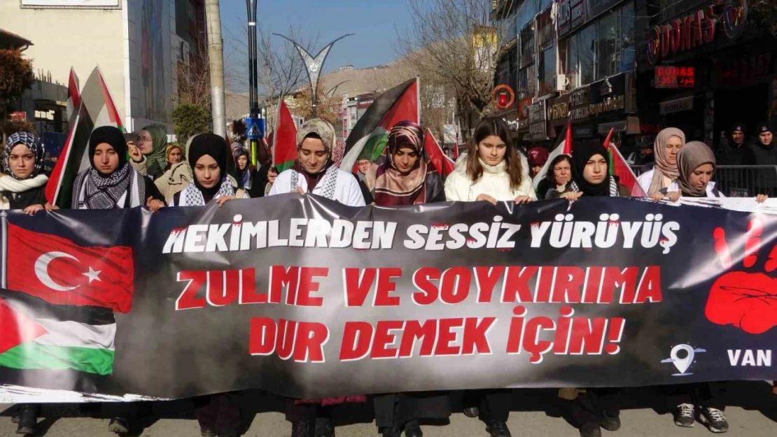 Van'daki hekimlerden sessiz yürüyüş