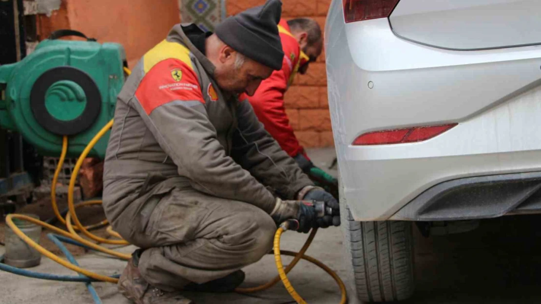 Van'daki oto lastikçilerde hareketlilik başladı