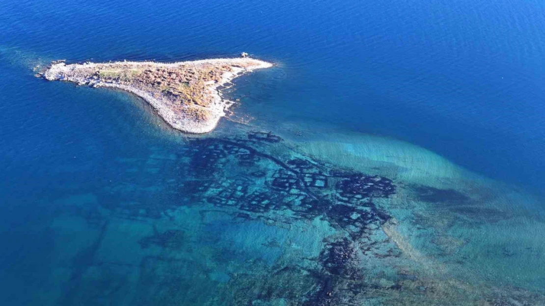 Van Gölü çekildikçe su altındaki tarih ortaya çıkıyor